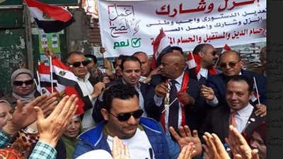 محافظ الجيزة يقدم خالص العزاء لأسرة شهيد الاستفتاء بالبدرشين