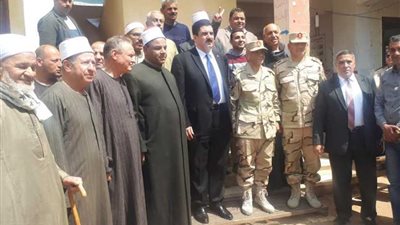 كفر شكر تستقبل محافظ القليوبية بالزغاريد والأعلام والأغاني الوطنية