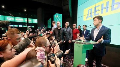 الكرملين: توجيه التهنئة للرئيس الأوكراني المنتخب.. 