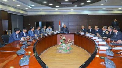 وزير النقل يبحث مع 