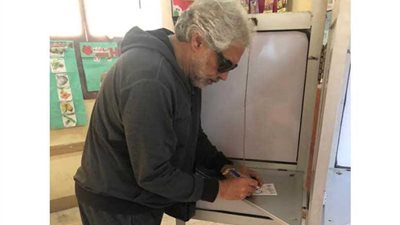 أحمد ناجي يصوت في الاستفتاء على التعديلات الدستورية