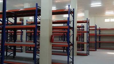 توصيل التيار الكهربائي لأول مبنى متطور لمخازن الأدوية تمهيدًا لافتتاحه