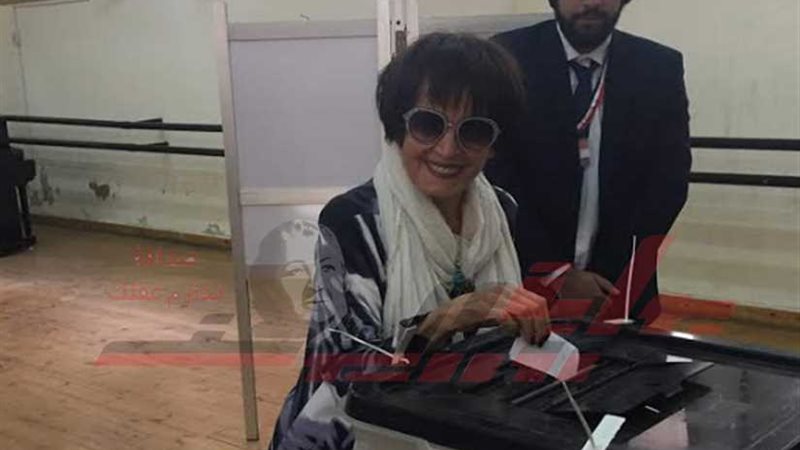 سميرة أحمد تدلي بصوتها