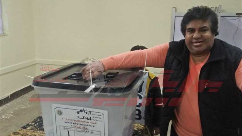 عدوية يصطحب حفيده