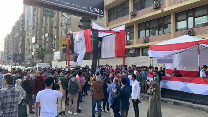 توافد كثيف للمواطنين