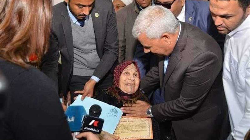 محافظ مطروح يكرِّم