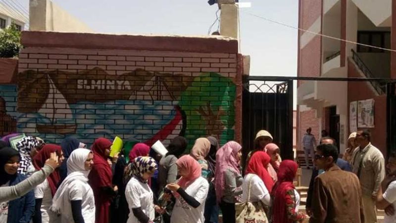 إقبال كثيف لطلاب