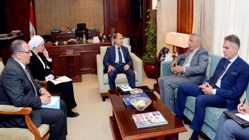 وزير التجارة يبحث