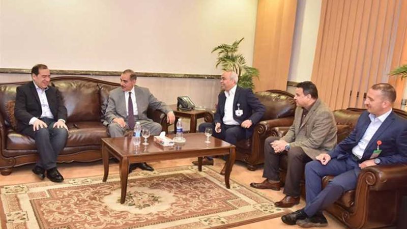 وزير البترول ومحافظ