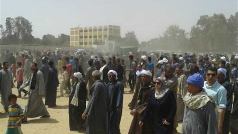 محافظ أسيوط يقدم