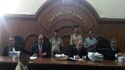 وصول المتهمين بقتل الأنبا إبيفانوس رئيس دير أبو مقار محكمة إيتاي البارود