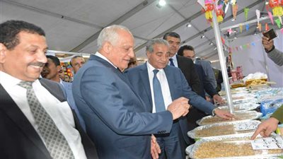 وزير التموين ومحافظ الجيزة يفتتحان 