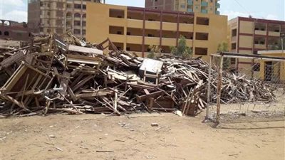 مخلفات المقاعد تهدد المدارس بالغربية