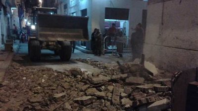 مصرع عامل سقطت عليه شرفة بوسط الإسكندرية