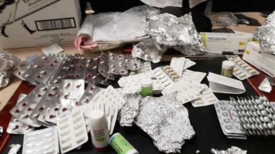 جمارك مطار القاهرة تحبط محاولة تهريب كمية من المخدرات