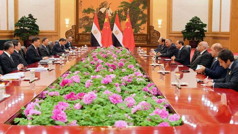 الرئاسة: السيسي يستعرض