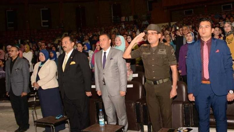 الأغاني الوطنية احتفالاً