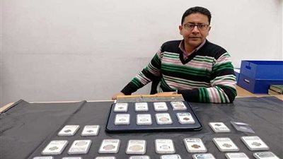 جمارك مطار برج العرب تحبط محاولة تهريب عملات معدنية أثرية