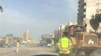أمن الإسكندرية يزيل الحواجز ويفتح الطرق المغلقة بالمحافظة