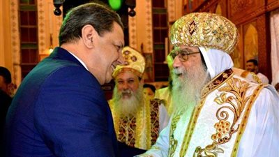 اللواء هشام آمنة يشهد قداس عيد القيامة بمطرانية البحيرة