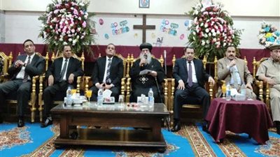 آمنة وعبيد والقمري يقدمون التهنئة للأنبا باخوميوس بعيد القيامة المجيد