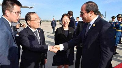 موجز الرابعة.. الرئيس السيسي يعود لأرض الوطن.. والقوات المسلحة تهنئ الأقباط بعيد القيامة