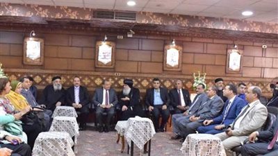 رئيس جامعة بني سويف يزور الأديرة والكنائس للتهنئة بعيد القيامة المجيد