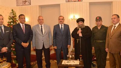 لليوم الثاني.. محافظ أسيوط يزور كنائس ومطرانيات للتهنئة بعيد القيامة المجيد