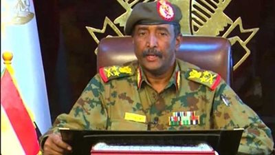 المجلس العسكري بالسودان يقرر تجميد النقابات والاتحادات المهنية