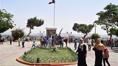 إقبال كبير على الكورنيش والمتنزهات والحدائق للاحتفال بأعياد الربيع بعروس الصعيد