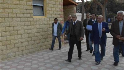 المواطنون يتوافدون بكثافة على كورنيش عروس الصعيد