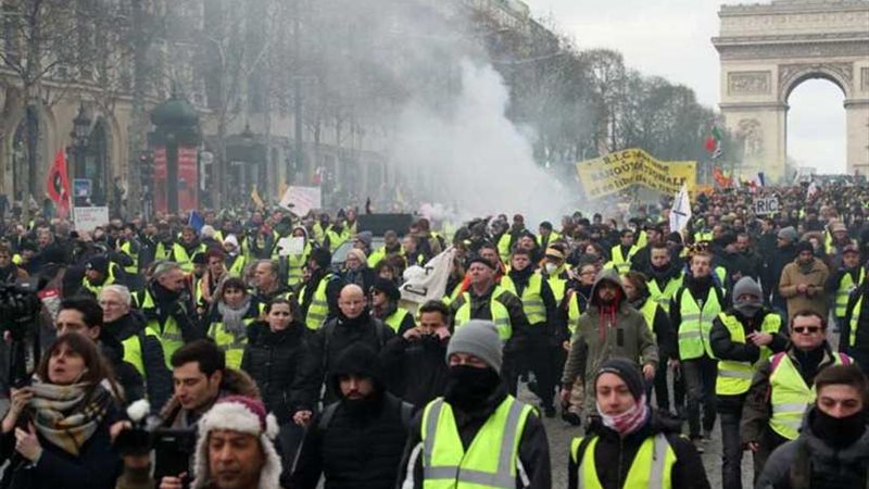 السترات الصفراء تواصل