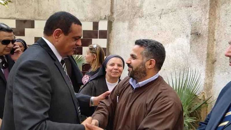 محافظ البحيرة يقدم