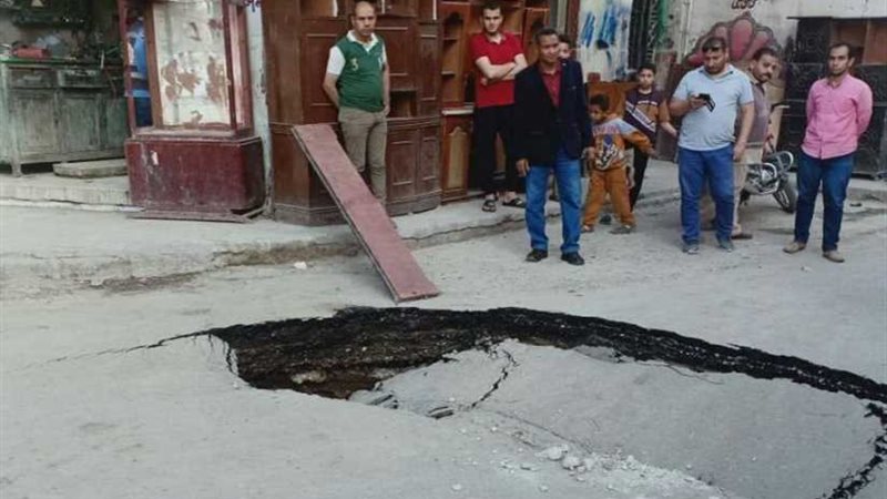 هبوط أرضي مفاجئ بجوار