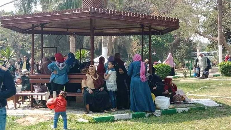 توافد المواطنين على