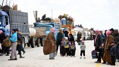 خروج دفعة جديدة من مئات المهجرين السوريين من مخيم الركبان