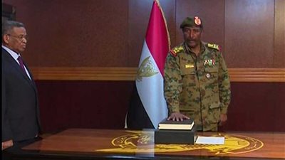 المجلس الانتقالي السوداني يعلن قبول استقالة ثلاثة من أعضائه