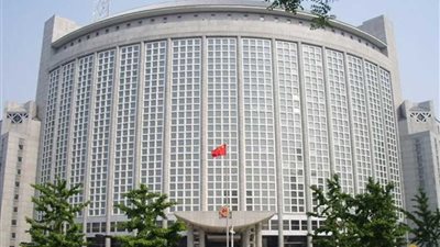 الخارجية الصينية: بكين تنظر في الانضمام لمعاهدة تجارة الأسلحة