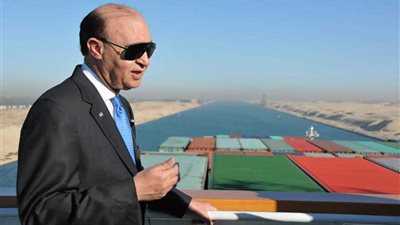 عبور 57 سفينة بحمولات 3.8 مليون طن اليوم الإثنين