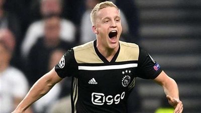 باريس سان جيرمان يرصد 50 مليون يورو لضم دي بيك من أياكس