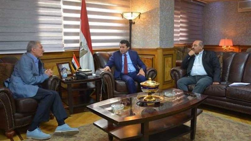 صبحي ومصطفى يناقشان