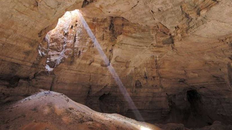 مجلس الجن بعمان كهف