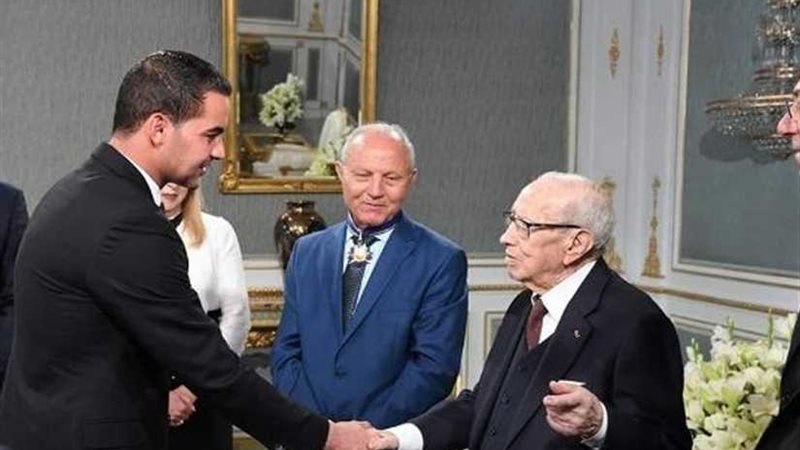 الرئيس التونسي يكرم