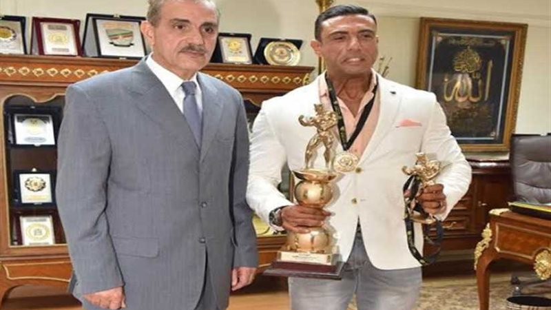 محافظ أسيوط يكرم