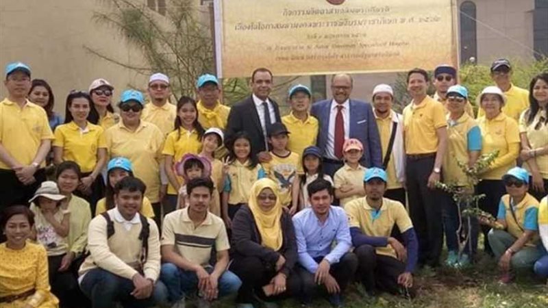 سفير تايلاند يزرع