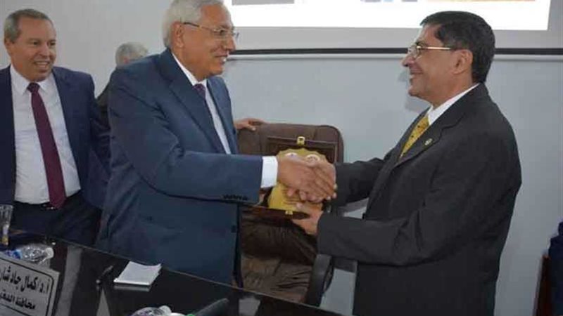 محافظ الدقهلية يكرم