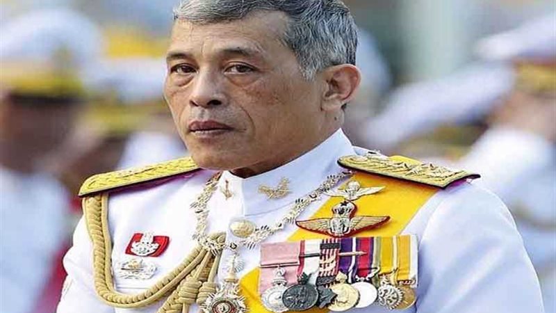 ‪ بالصور.. زواج ملك