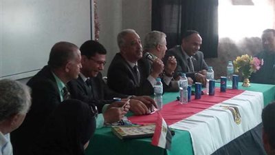 رئيس مركز نبروه يتابع تغليف أوراق الامتحانات بالإدارة التعليمية