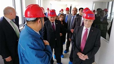 العصار يستطلع أمكانيات شركات صينية لإقامة مشروع إنتاج ألواح الطاقة الشمسية في مصر