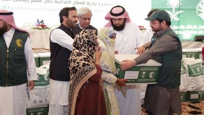 22 ألف سلة غذائية يوزعها مركز الملك سلمان للإغاثة في باكستان والسودان ولبنان
